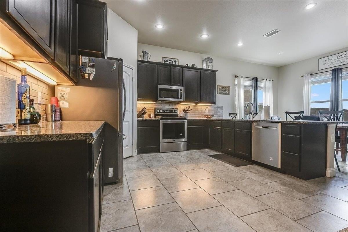 13612 Waco Ave - Photo 7 of 16