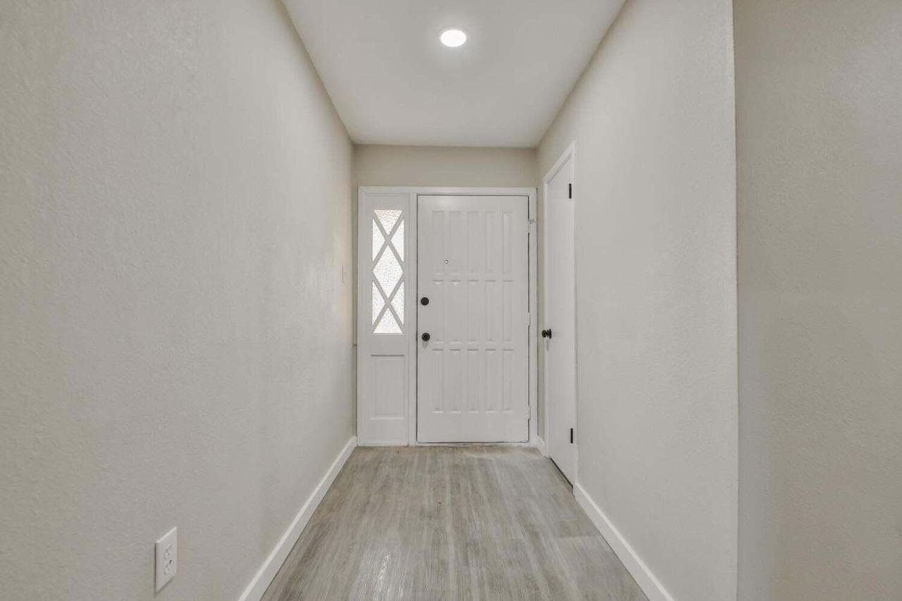 8007 Elmwood Ave - Photo 3 of 22