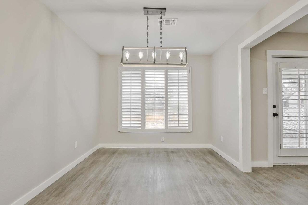 8007 Elmwood Ave - Photo 6 of 22