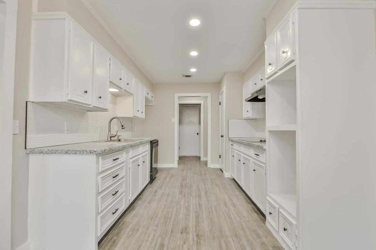 8007 Elmwood Ave - Photo 7 of 22