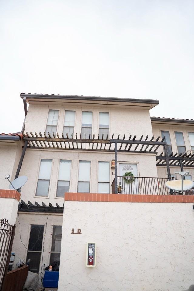 101 W Del Mar Blvd #9D - Photo 3 of 28