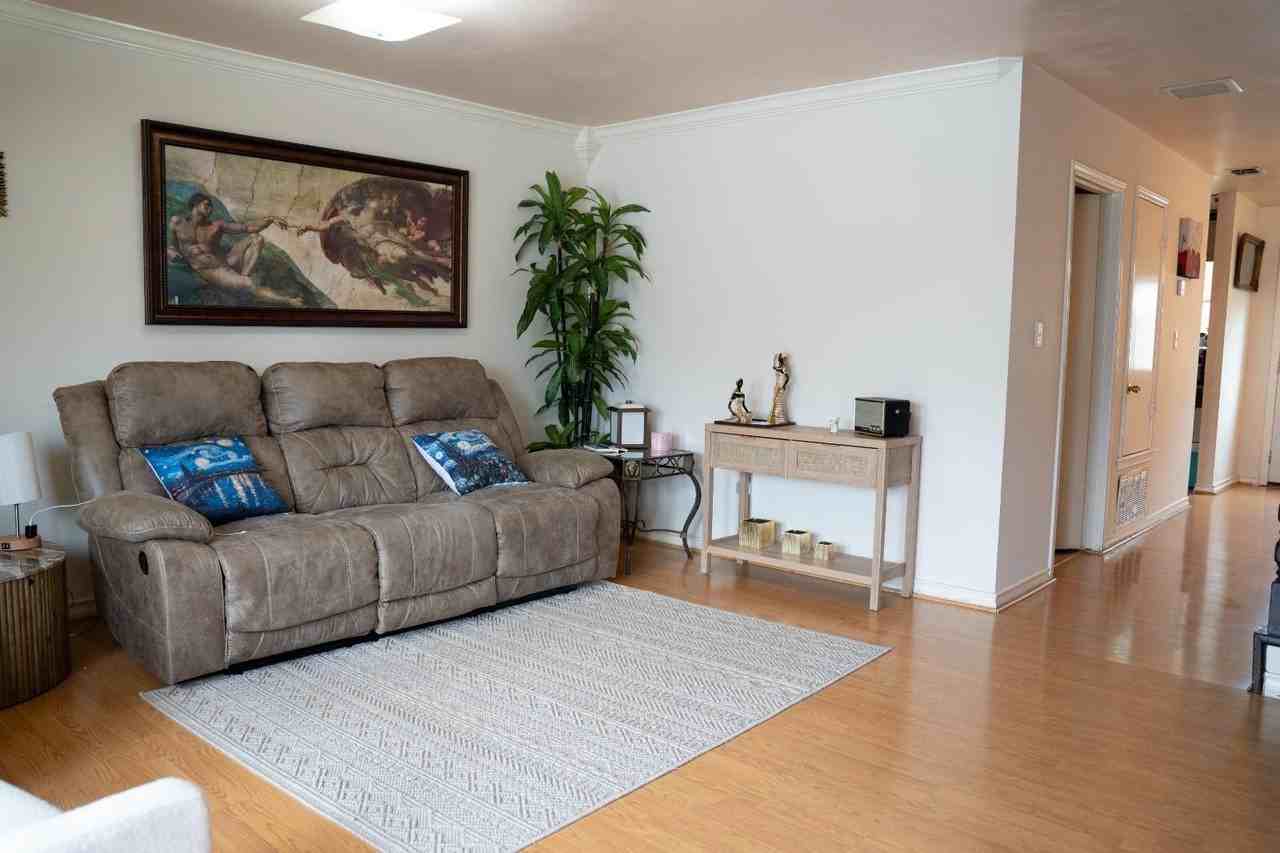101 W Del Mar Blvd #9D - Photo 7 of 28