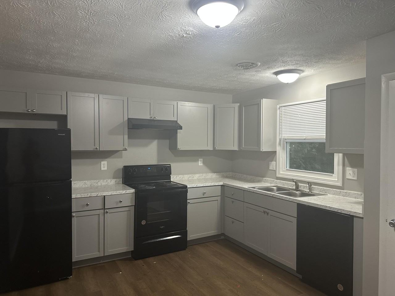 1079 Trent Blvd - Photo 4 of 12