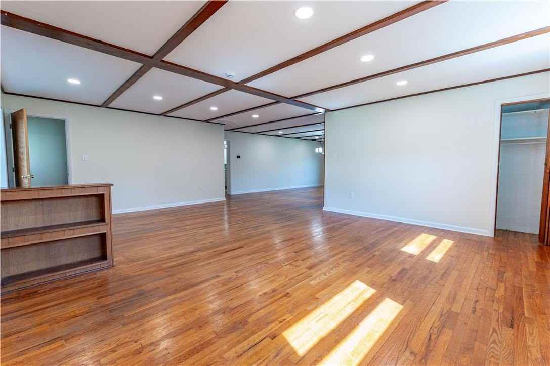 6350 Robin Ln - Photo 5 of 35
