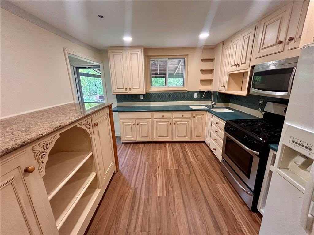 840 Constitution Dr - Photo 4 of 16