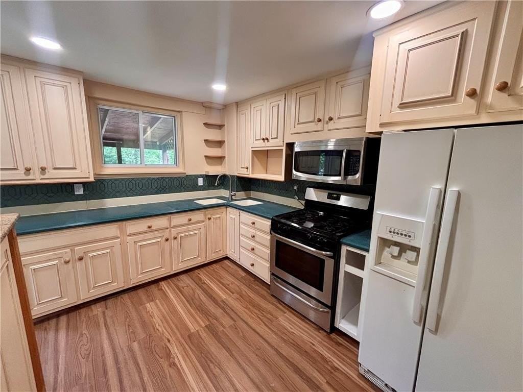 840 Constitution Dr - Photo 5 of 16