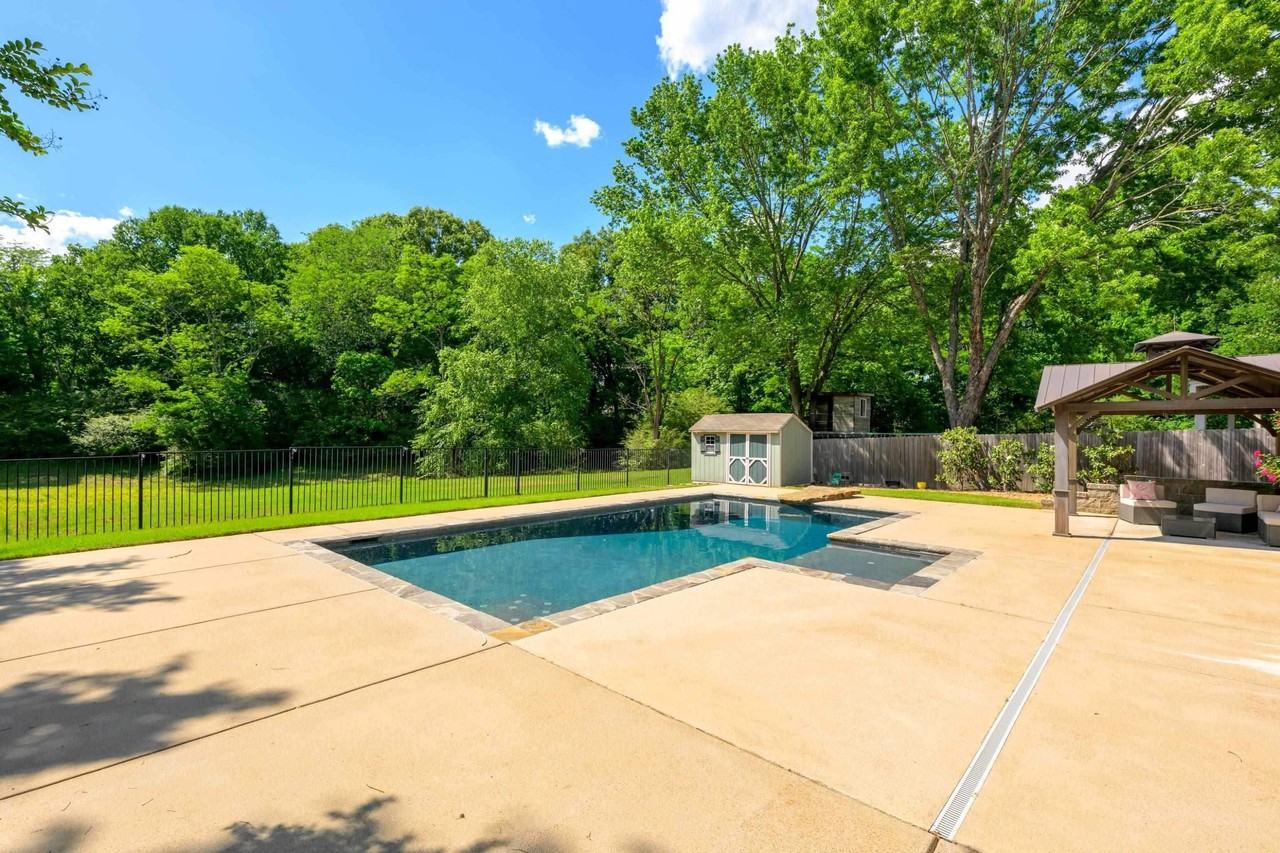895 Joe Dr - Photo 4 of 36