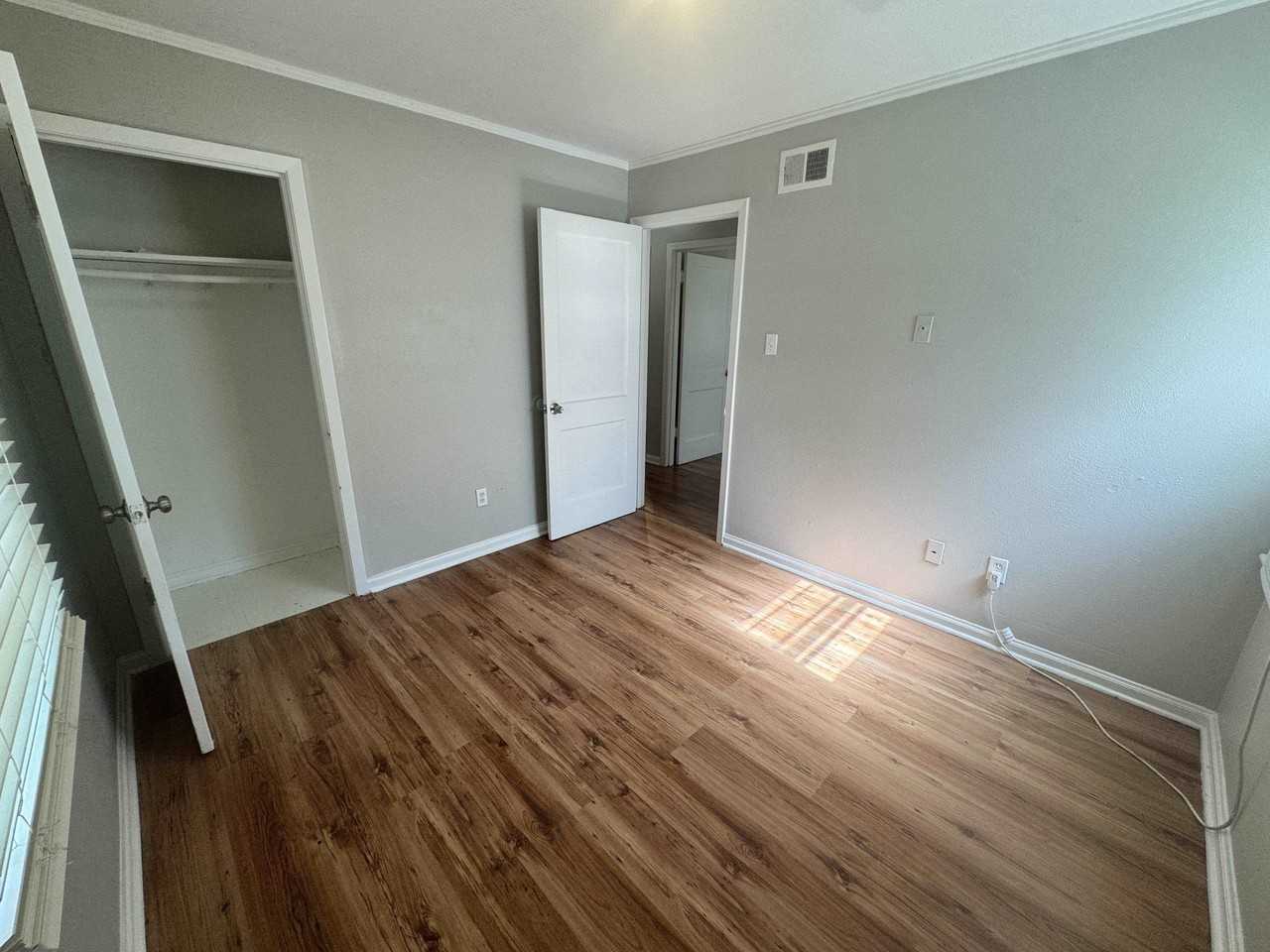 4742 Violet Ave - Photo 7 of 14