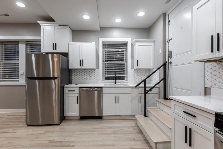 1430 N Maplewood Ave - Photo 3 of 10