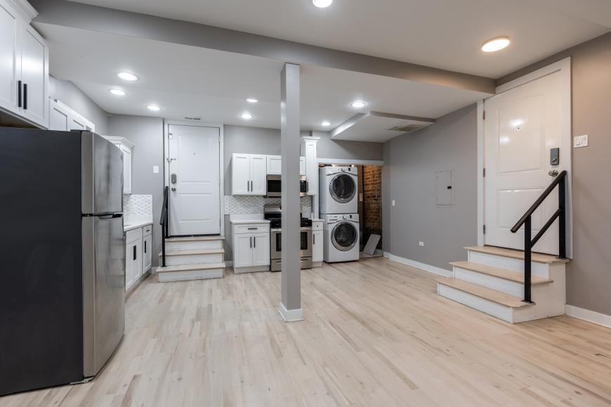 1430 N Maplewood Ave - Photo 4 of 10