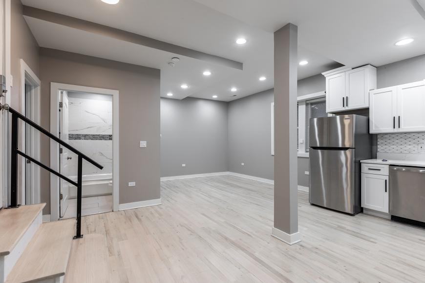 1430 N Maplewood Ave - Photo 5 of 10