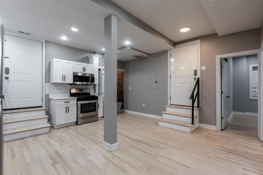 1430 N Maplewood Ave - Photo 7 of 10