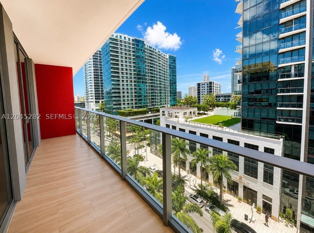 90 Ne 32nd St #906