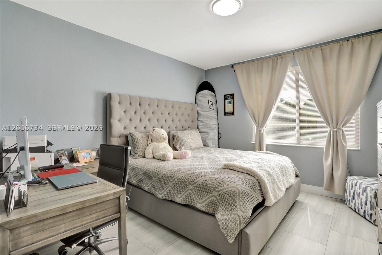 7921 Sanibel Dr #7921 - Photo 6 of 32