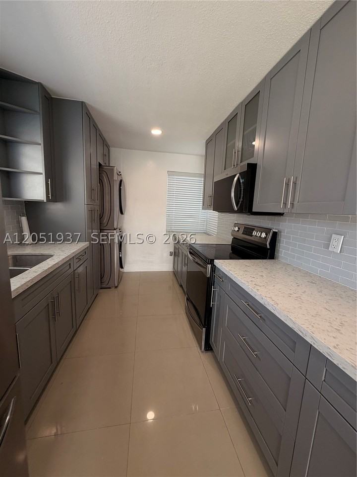 19763 Sw 124th Ave - Photo 2 of 18