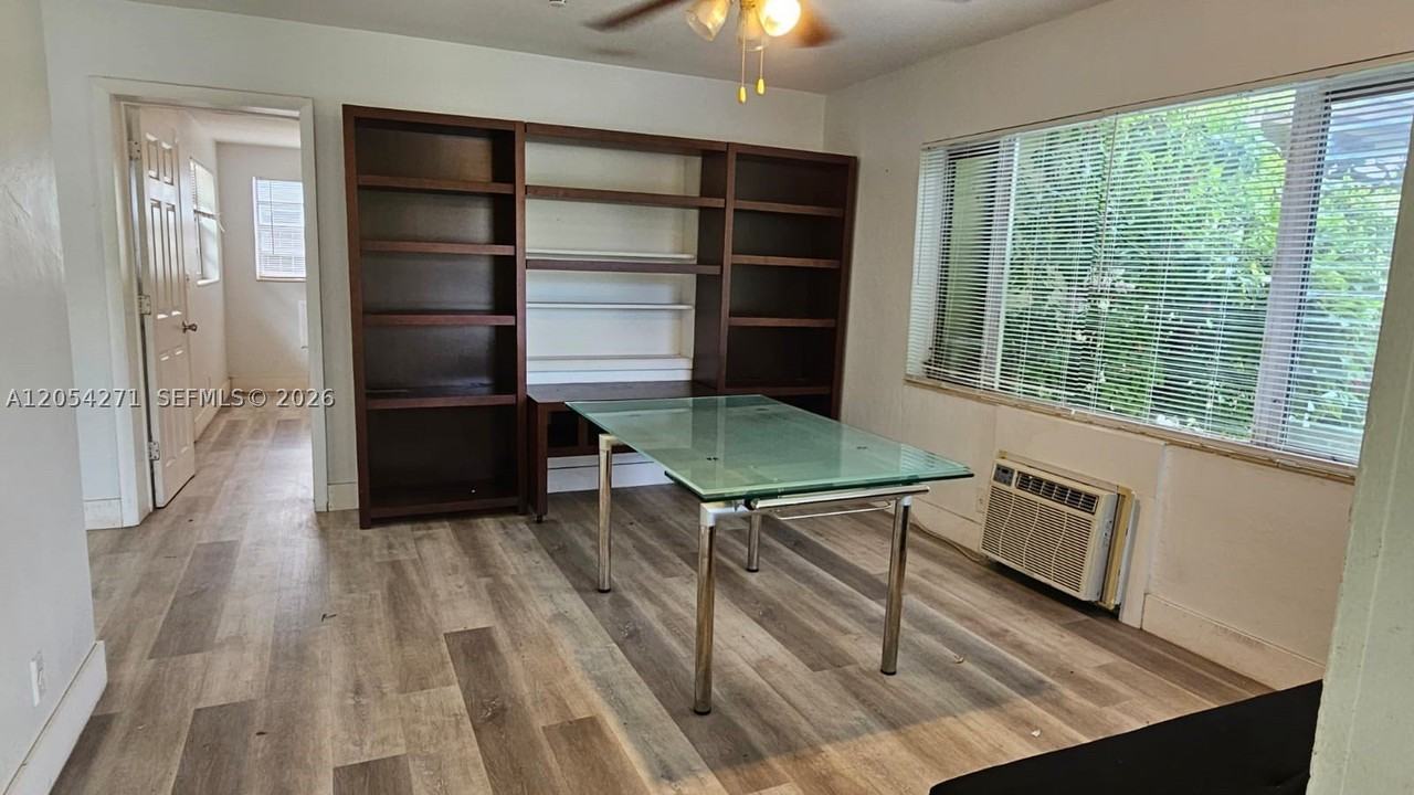 808 Ne 10th St #3 - Photo 2 of 14