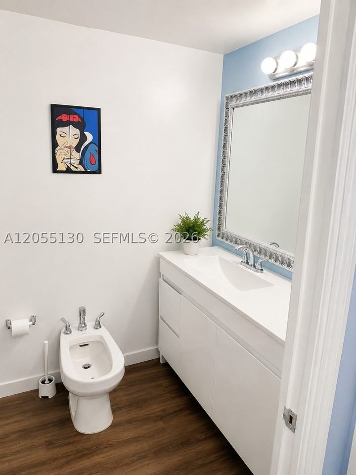 215 Sw 42nd Ave #710 - Photo 3 of 14