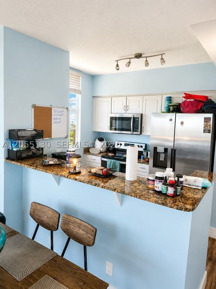 215 Sw 42nd Ave #710 - Photo 6 of 14