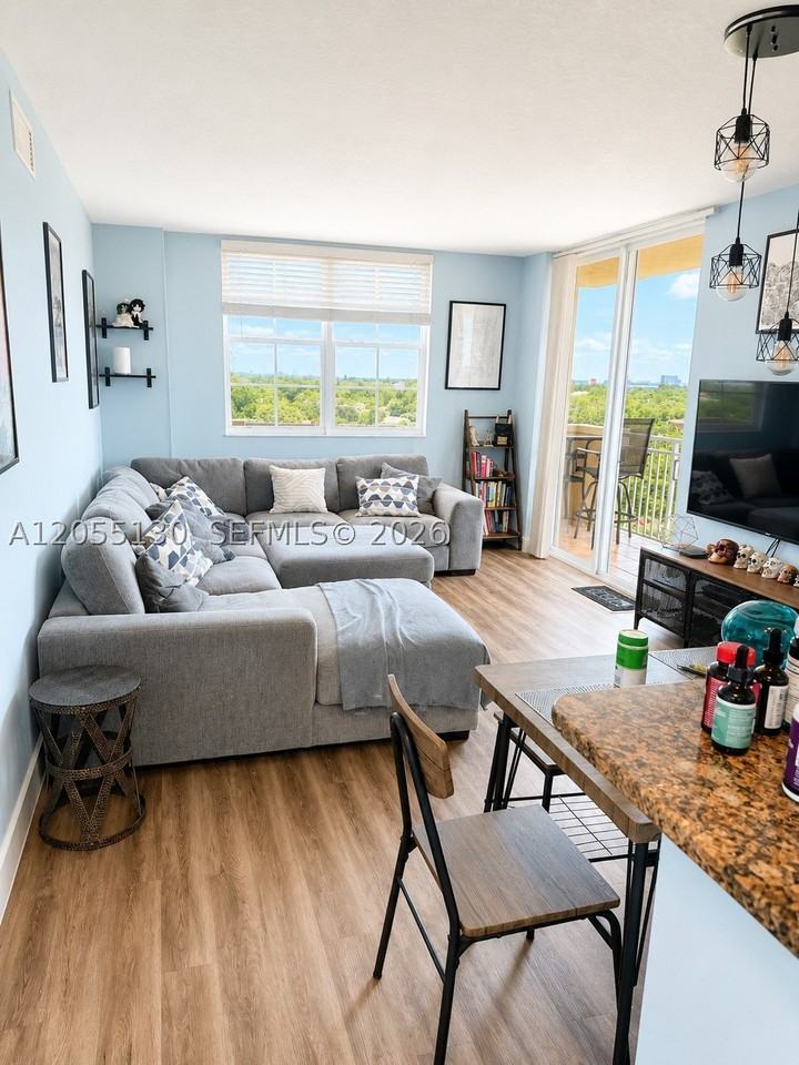 215 Sw 42nd Ave #710 - Photo 7 of 14