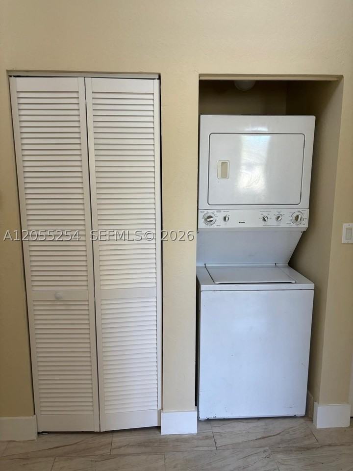 1568 Se 26th St #204 - Photo 2 of 18
