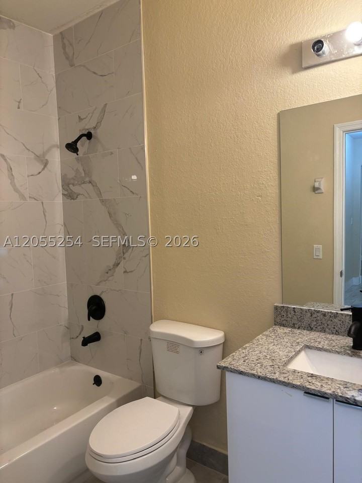 1568 Se 26th St #204 - Photo 5 of 18