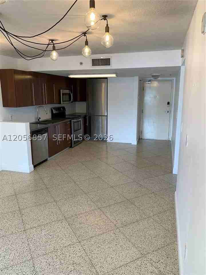 498 Sw 2nd St #2C - Photo 4 of 7