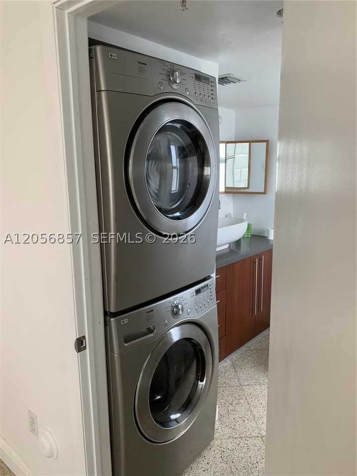 498 Sw 2nd St #2C - Photo 6 of 7