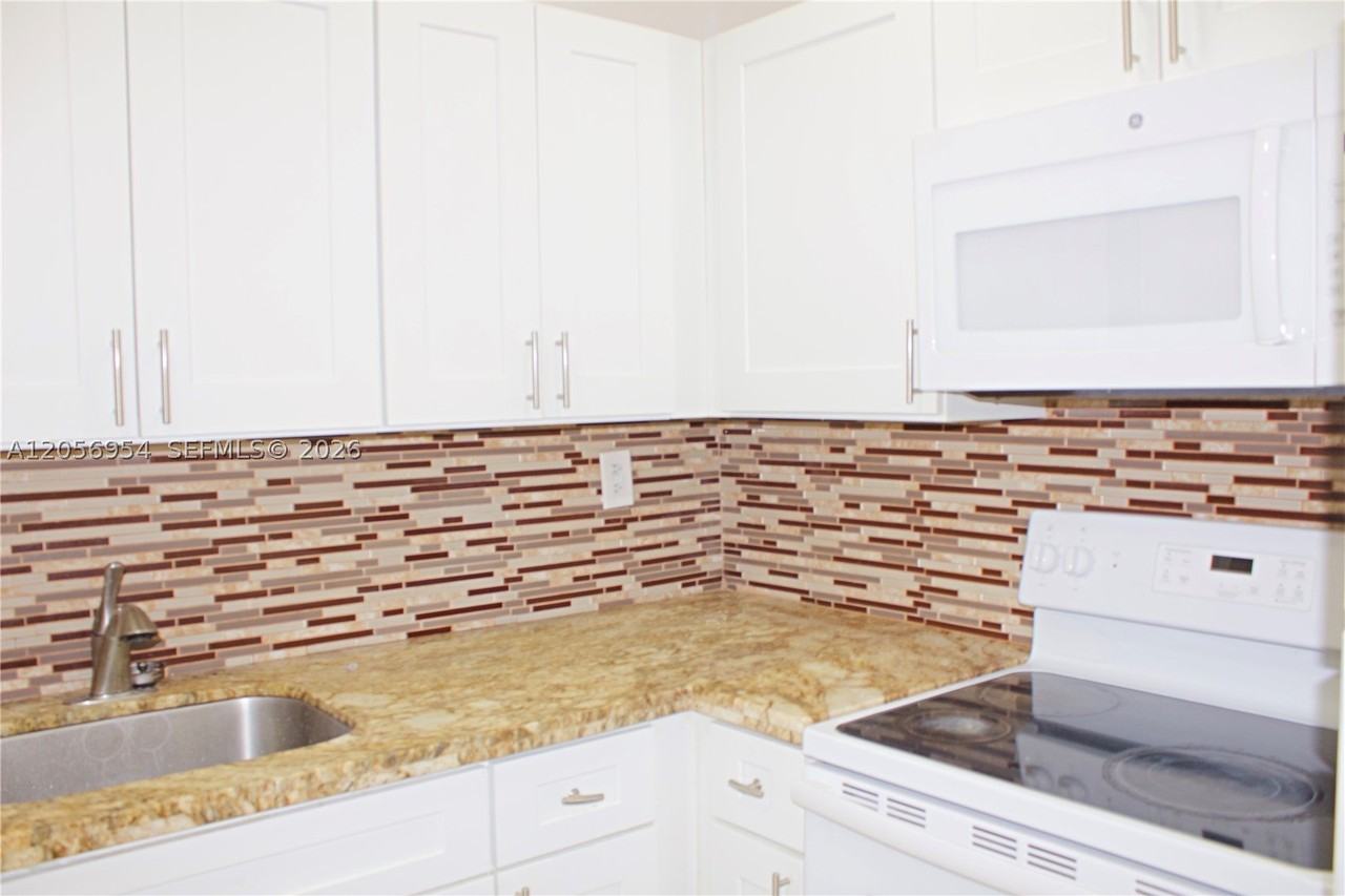 8736 Sw 145th St #8736 - Photo 6 of 7
