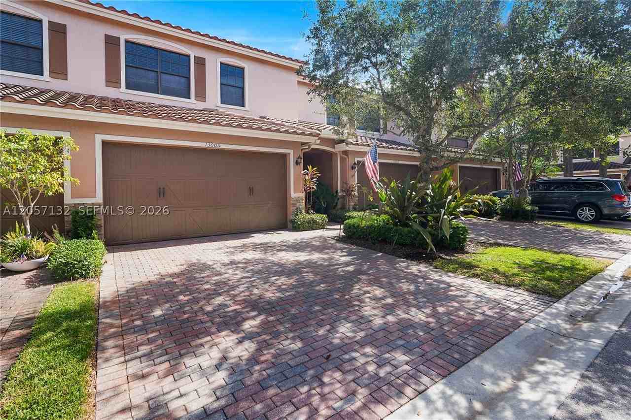 13005 Riverwalk Cir N - Photo 2 of 35