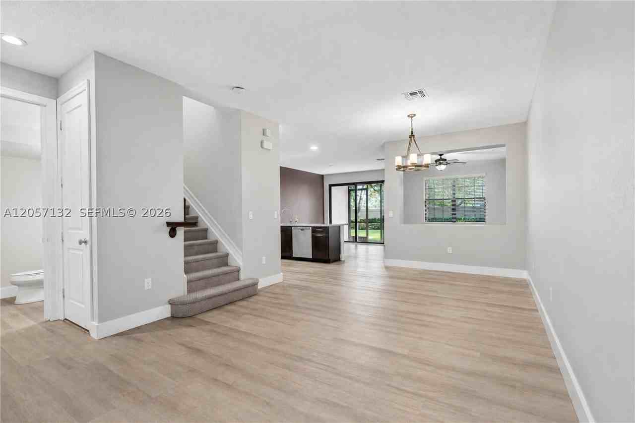 13005 Riverwalk Cir N - Photo 4 of 35