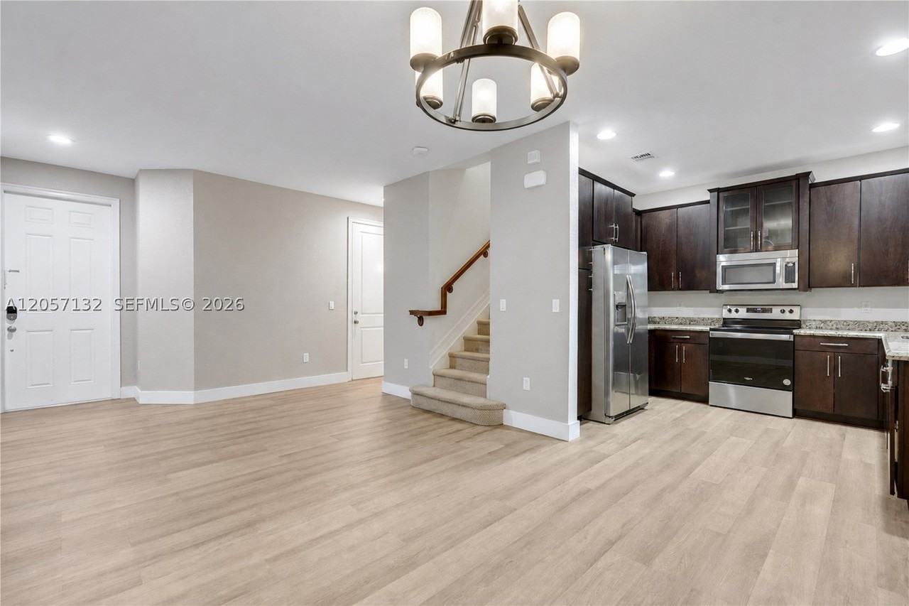 13005 Riverwalk Cir N - Photo 6 of 35