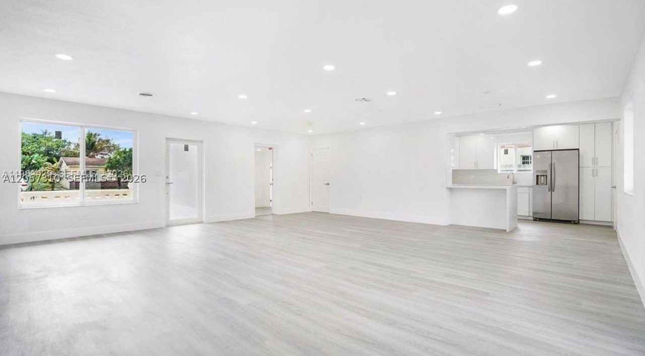 105 Ne 213th St - Photo 5 of 9