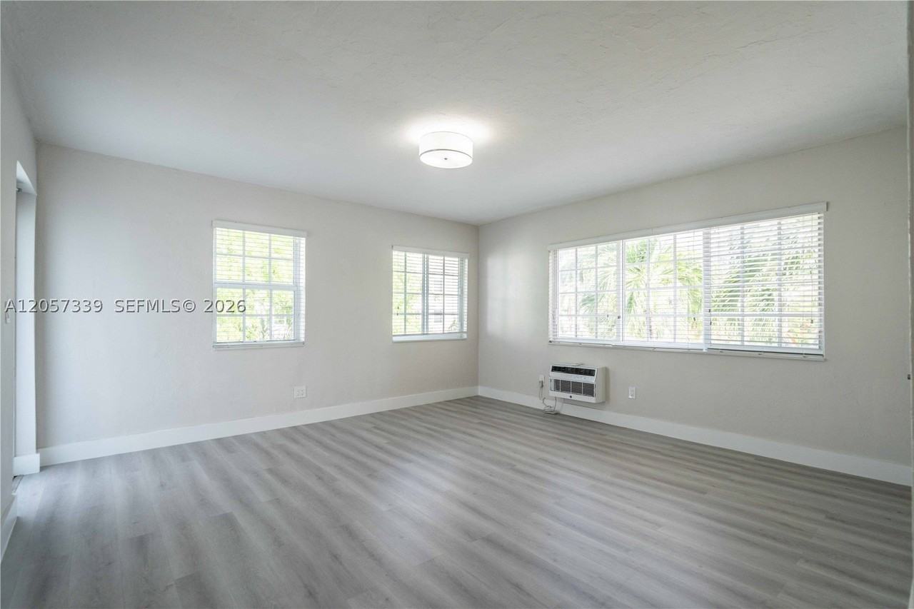 2416 Flamingo Dr #15 - Photo 2 of 18
