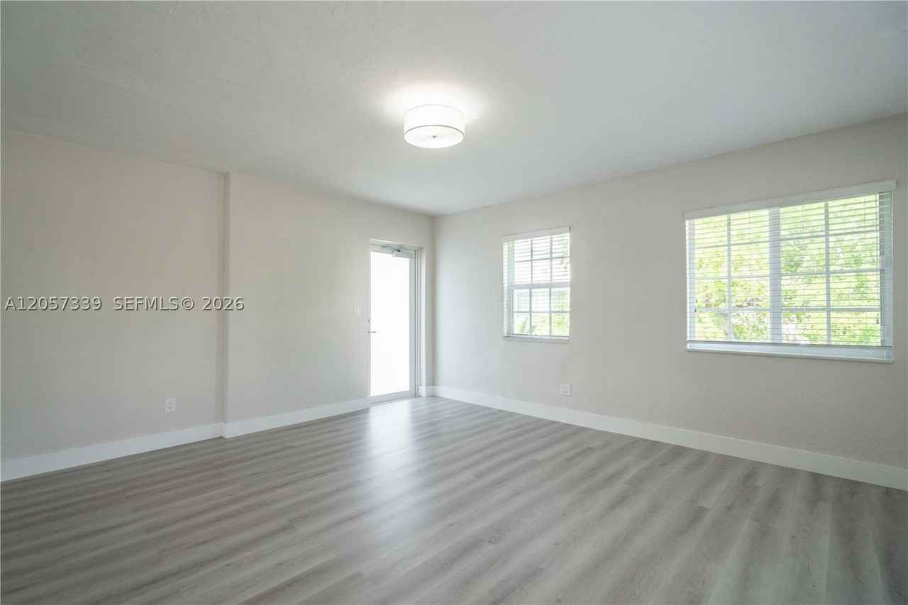 2416 Flamingo Dr #15 - Photo 5 of 18