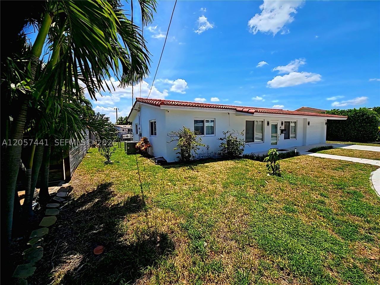 1430 Ne 53rd Ct - Photo 3 of 33