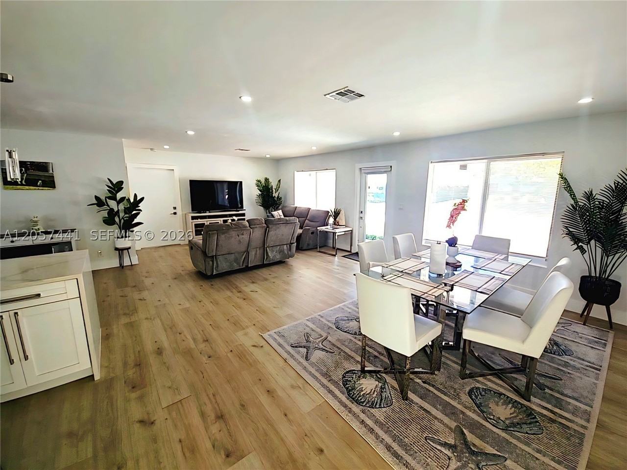 1430 Ne 53rd Ct - Photo 5 of 33