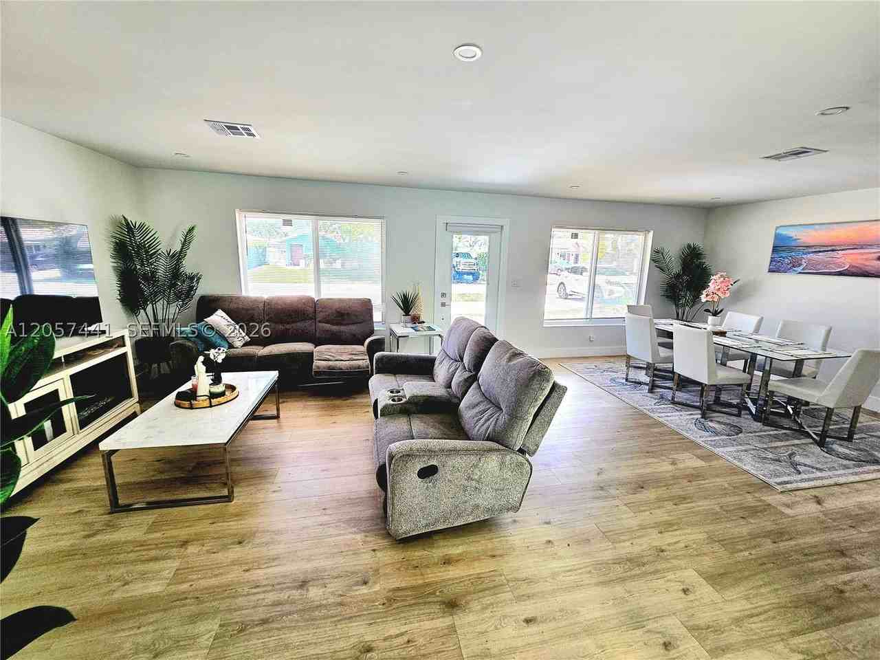1430 Ne 53rd Ct - Photo 6 of 33