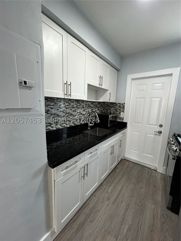 1024 Pennsylvania Ave #2 - Photo 4 of 12
