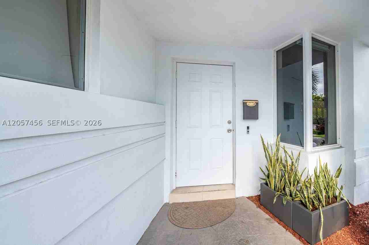 9520 E Broadview Dr - Photo 3 of 37