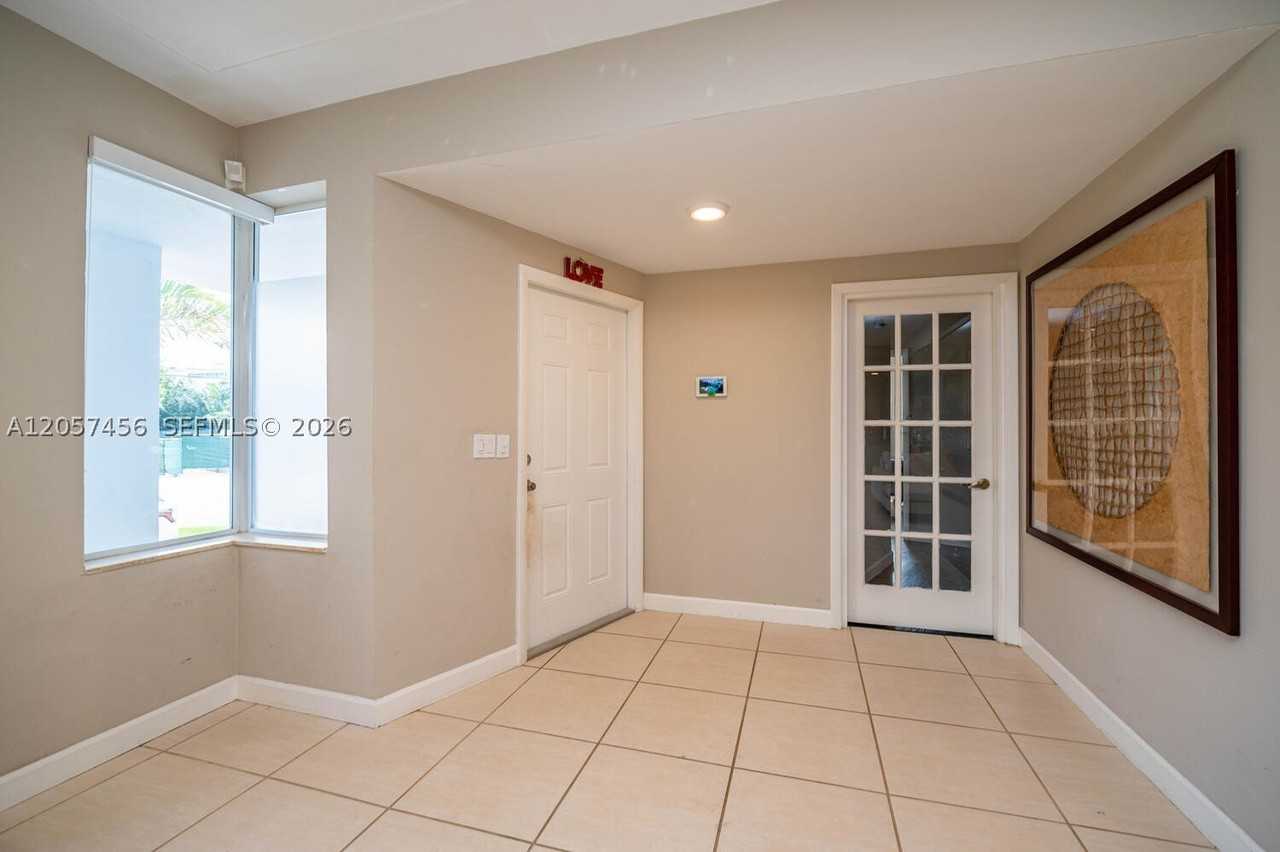 9520 E Broadview Dr - Photo 4 of 37