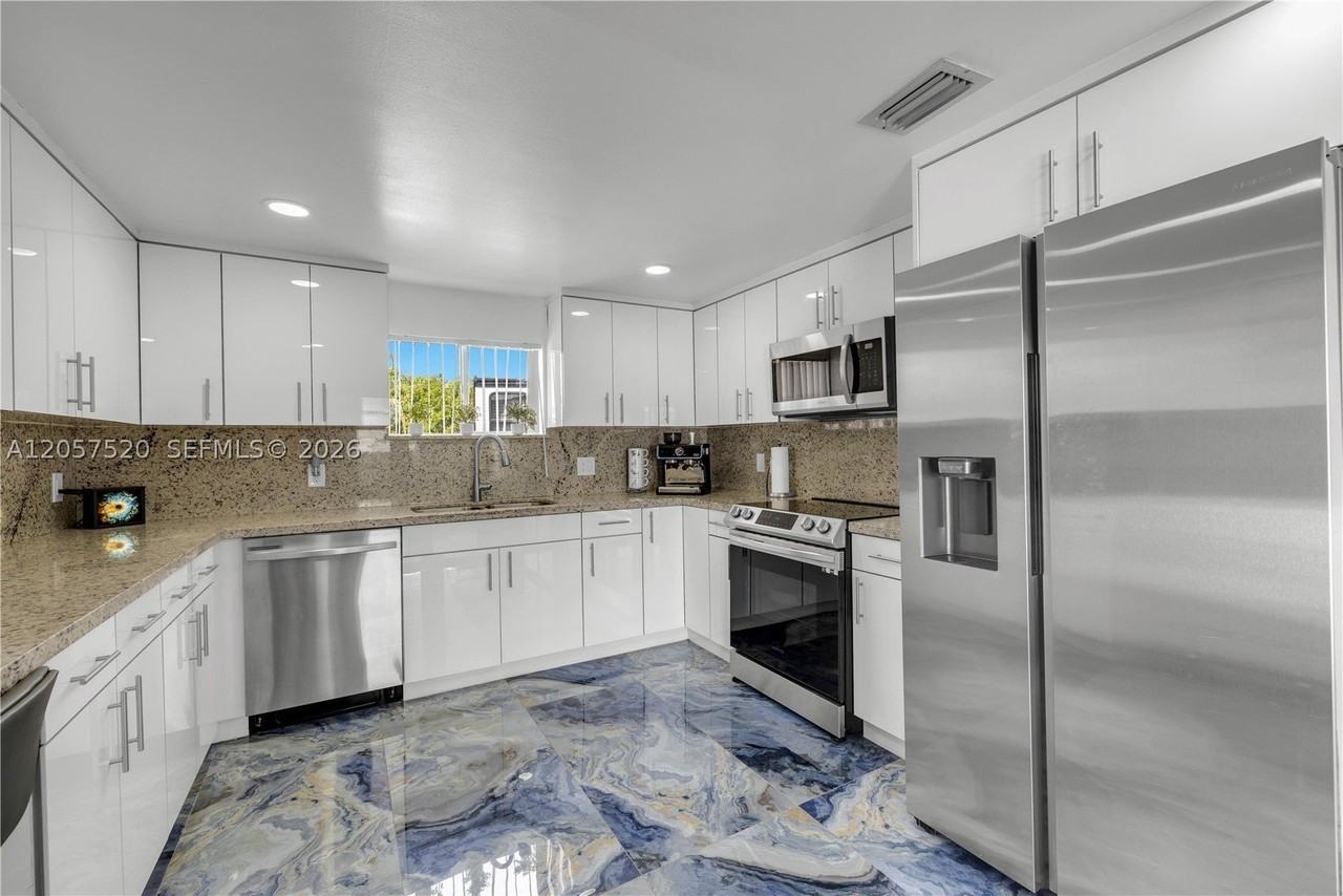 10350 Sw 48th St #1 - Photo 2 of 27