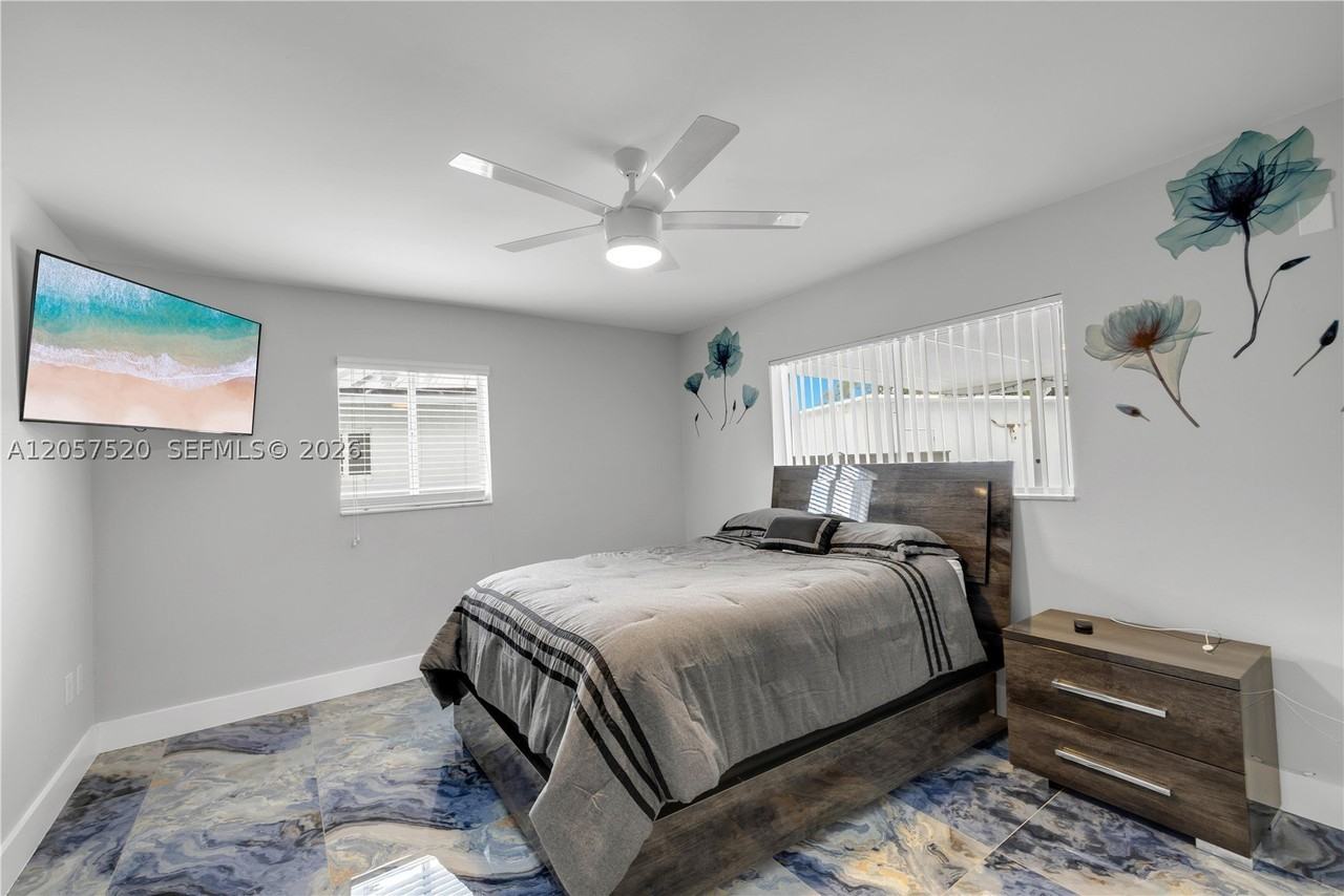 10350 Sw 48th St #1 - Photo 3 of 27