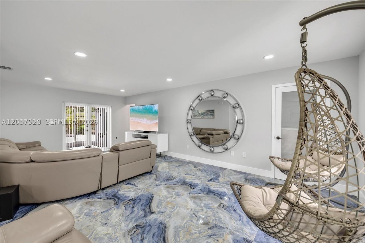 10350 Sw 48th St #1 - Photo 4 of 27