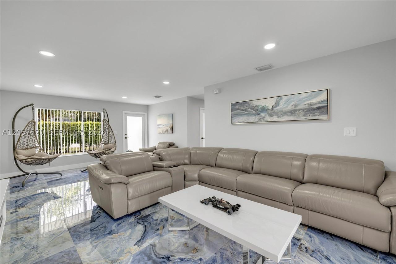 10350 Sw 48th St #1 - Photo 5 of 27