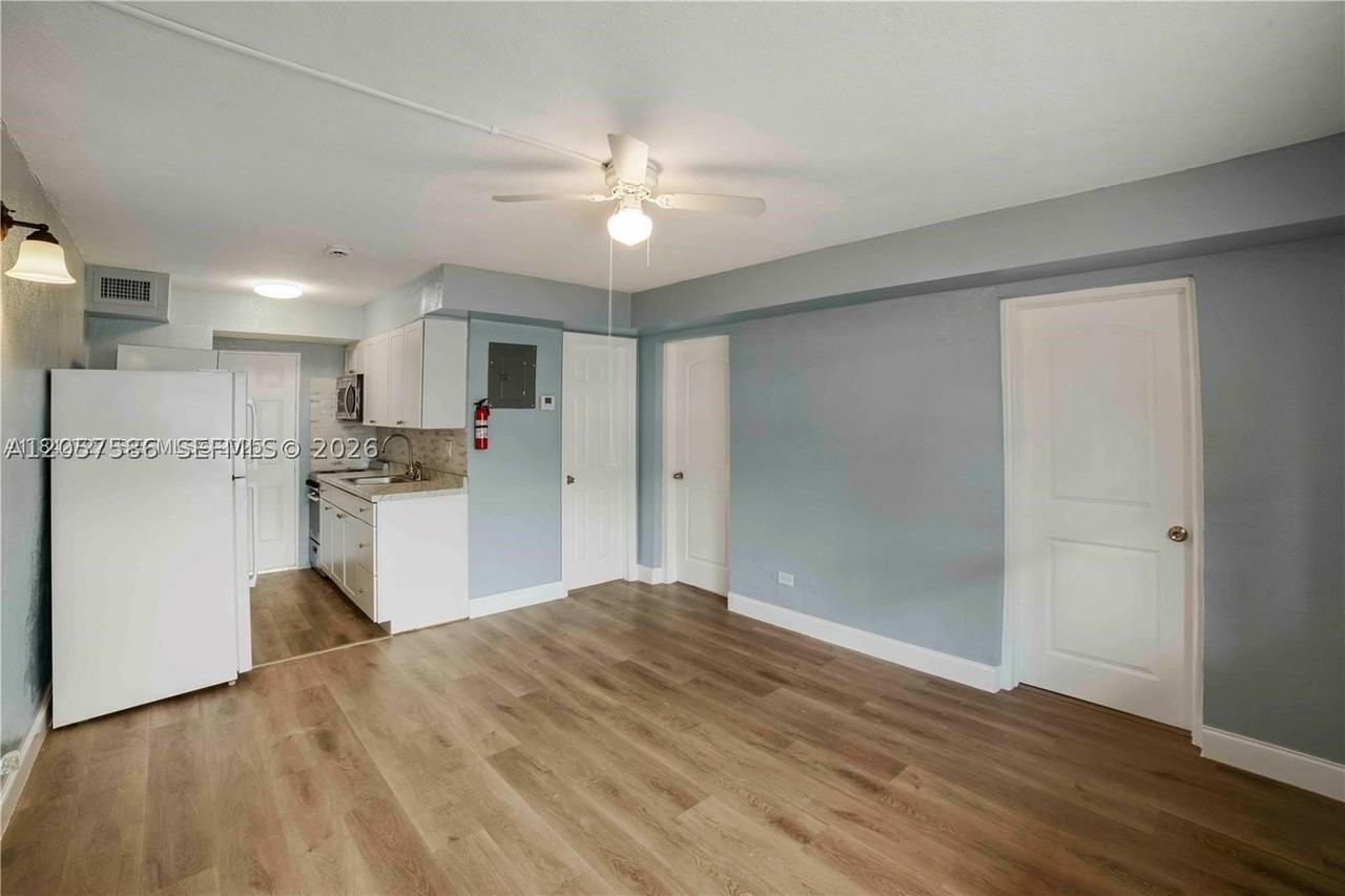 817 Nw 12th Ave #1 - Photo 4 of 13