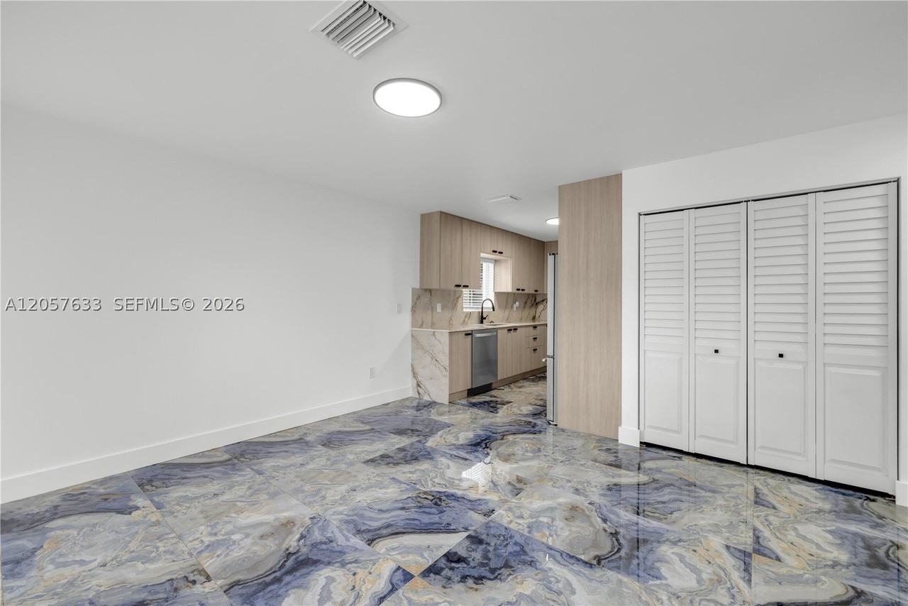 10350 Sw 48th St #2 - Photo 5 of 15