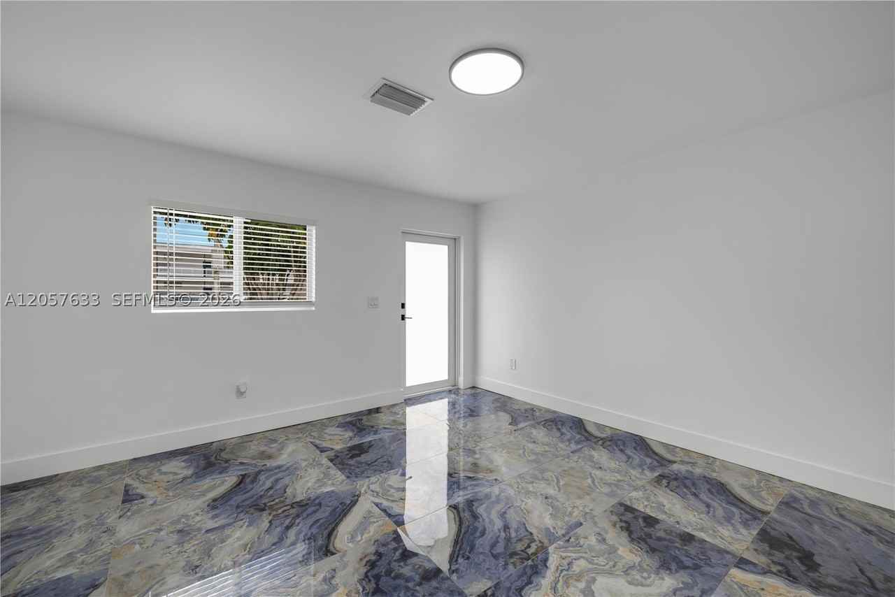 10350 Sw 48th St #2 - Photo 6 of 15