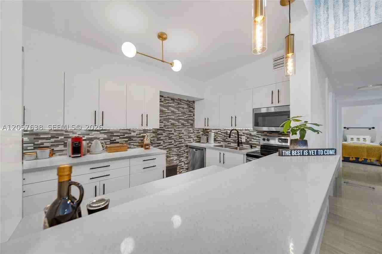 1800 Sw 5th Ave - Photo 3 of 33