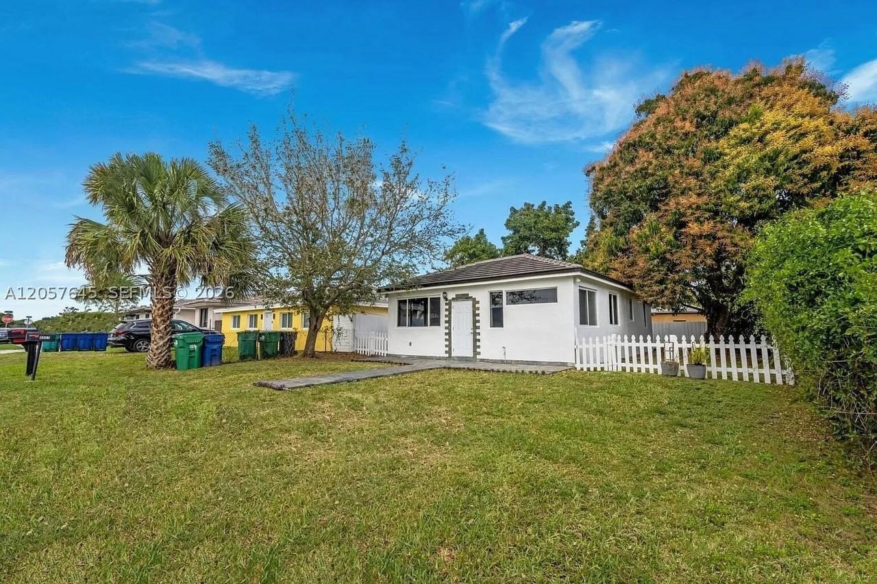 8861 Sw 127th Ter #0 - Photo 3 of 25