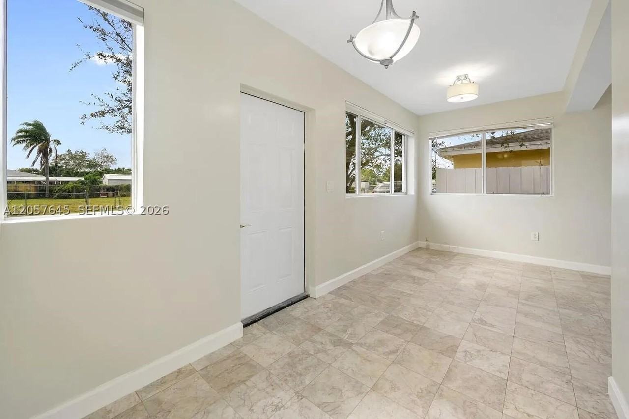 8861 Sw 127th Ter #0 - Photo 4 of 25